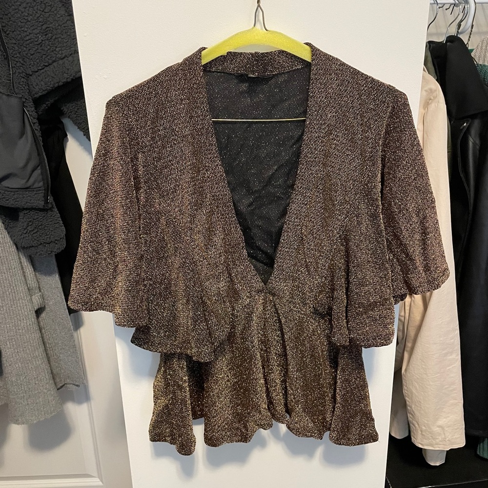 Guess top with low v cut